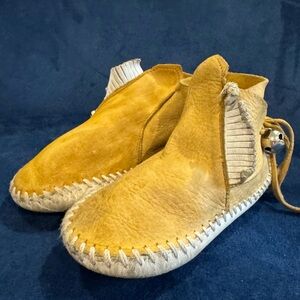 Vintage Minnetonka Pa Poo Shu Deerskin Leather Moccasins. Size 4/5